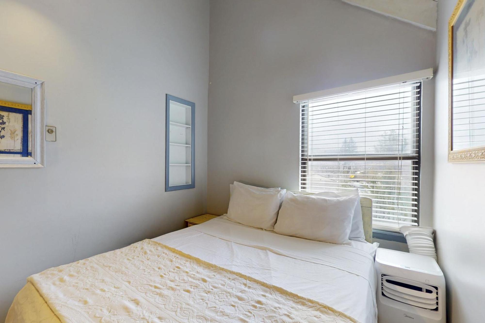 Jeffrey Lane Condos Thayerville Chambre photo